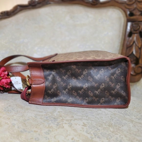 Coach Field Tote - Picture 5 of 10